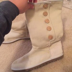 Size 8 canvas uggs